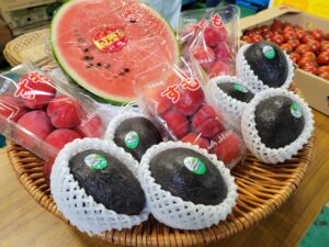 大田市場で野菜や果物を販売している丸和商店